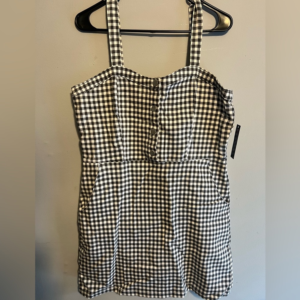 Plain dress with pockets